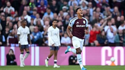 إيفرتون يسقط للمرة الرابعة تواليًا.. وأستون فيلا يعادل رصيد ليفربول