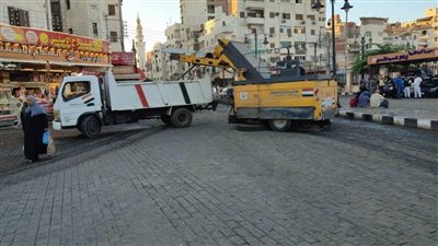  بالصور.. محافظ الغربية يشيد بعمال النظافة: 