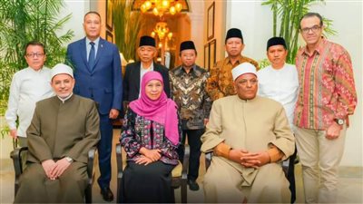 وفد منظمة خريجي الأزهر  يلتقي محافظ جاوا الشرقية بإندونيسيا