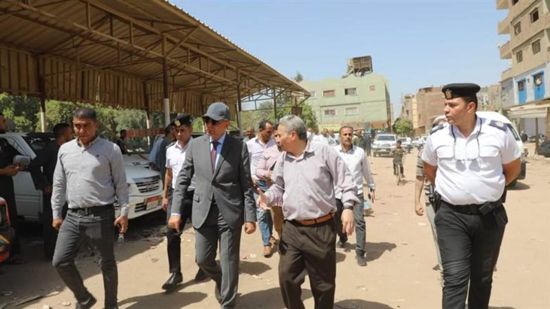 محافظ المنيا خلال