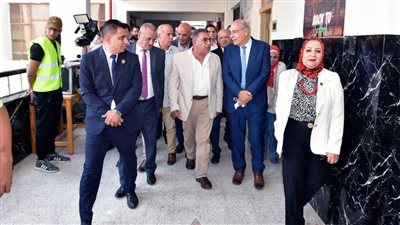 محافظ الدقهلية يتفقد تطويرات مدرسة عمر بن عبدالعزيز الإبتدائية بالمنصورة 