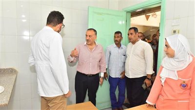 محافظ أسيوط يتفقد وحدة طب الأسرة بالنواورة والمبنى المجاور المخصص عيادات خارجية لمستشفى البداري المركزي