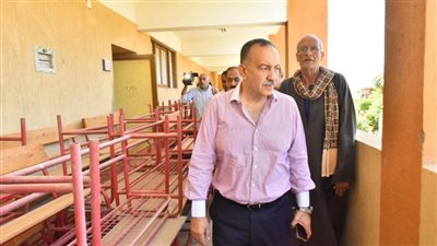 محافظ أسيوط يتفقد مدرسة عزبة سرور الابتدائية الجديدة بمركز البداري استعدادًا للعام الدراسي الجديد 