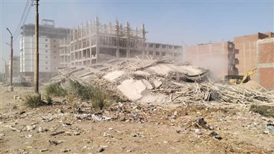 خلال متابعته إزالة برج مخالف بمغاغة محافظ المنيا.. مواجهة التعديات على الأراضي حماية للأمن القومي