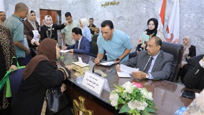  330 مواطنا يعرضون مشاكلهم وطلباتهم من مختلف مراكز المحافظة 