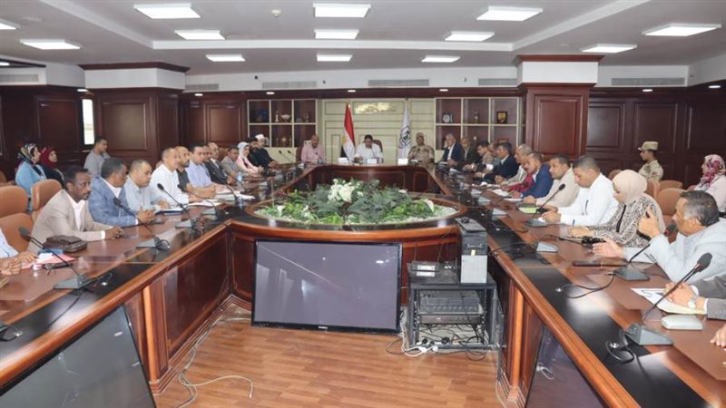 اجتماع نائب محافظ