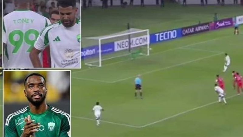 محرز يسدد ركلة الجزاء