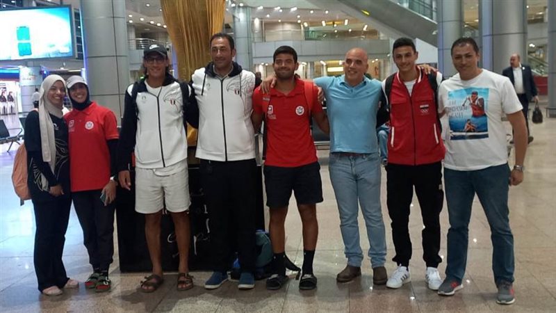 وصول أبطال التجديف