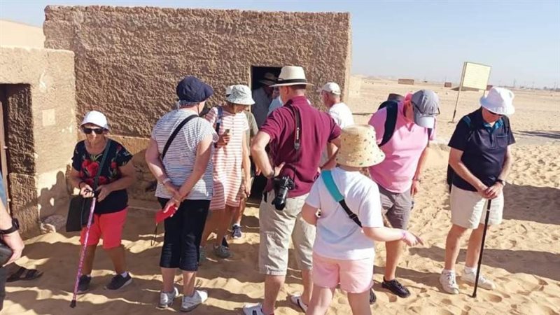 وفود سياحية متعددة