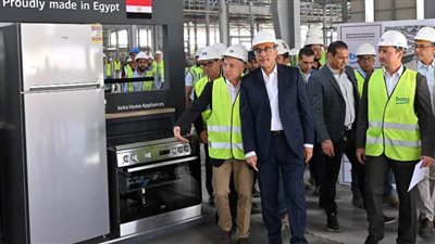 رئيس الوزراء يفتتح مصنع 
