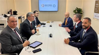 بدوى يبحث مع إكسون موبيل خططها الاستثمارية في مصر