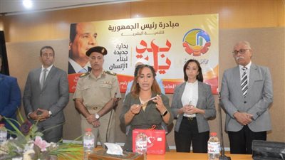 محافظ البحيرة تشهد توزيع 55 سماعة طبية على أبنائنا من الصم وضعاف السمع