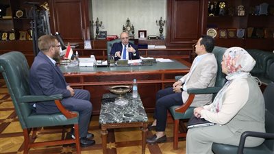 محافظ بني سويف يناقش مستثمري كوم أبو راضي بضخ مزيد من الاستثمارات 