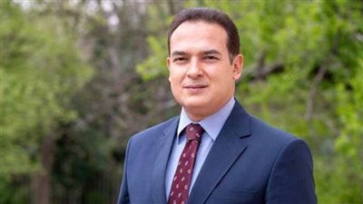 سفير مصر بصربيا يبحث مع مدير مطار 