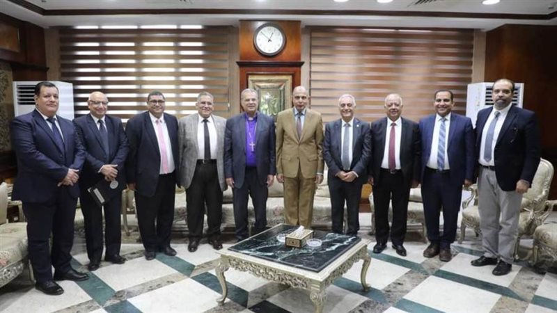 محافظ المنيا يستقبل