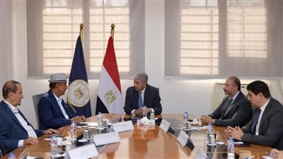 وزير السياحة والآثار يبحث مع 
