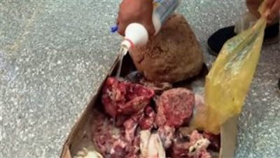 حملة مشتركة تنجح في إعدام 650 كيلوجراما من الأغذية مجهولة المصدر بأسوان