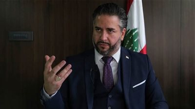 وزير الاقتصاد اللبناني يحذر من خروج الوضع عن السيطرة في ظل التصعيد المستمر