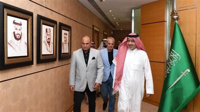 سفير المملكة لدى مصر يستقبل نقيب المهن السينمائية بمصر وأمين عام اتحاد الفنانين العرب