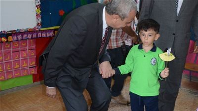  بالصور.. محافظ الغربية يتفقد عددا من المدارس للوقوف على انتظام الدراسة في يومها الأول