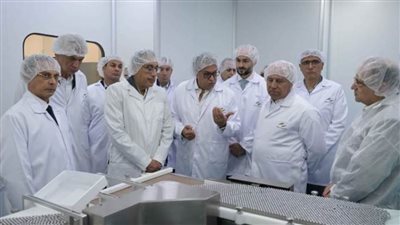 رئيس هيئة الدواء يشارك في جولة رئيس الوزراء لمصانع الأدوية بـ ٦ أكتوبر