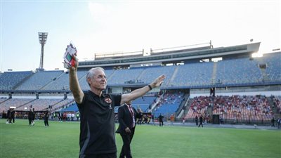 الأهلي يتغزل بـ