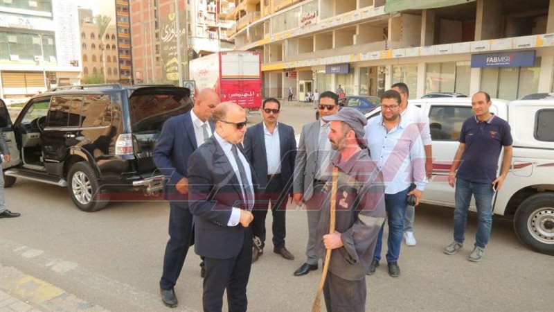 محافظ كفرالشيخ وعامل