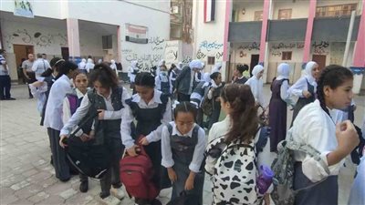 فرحة بين طلاب وتلاميذ الفيوم بأول يوم دراسي 