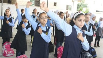 الإدارات التعليمية تحدد 13 محظورا على طلاب المدارس