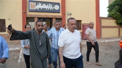  محافظ أسيوط يتفقد مركز شباب المندرة قبلي بمنفلوط للاطمئنان على سير العمل