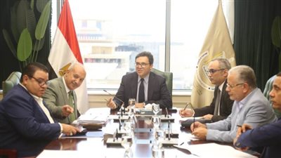  وزير الثقافة يعقد اجتماعا موسعا مع رؤساء قطاعات الوزارة 