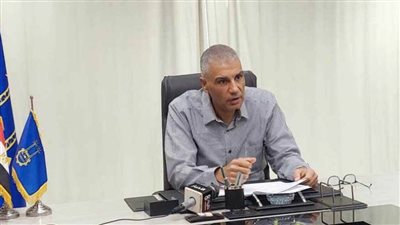 محافظ أسوان: تحرير محضر وغرامات فورية لأحد البنوك الخاصة لتسببه فى حدوث كسر بخط مياه