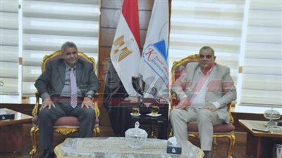 الدسوقي يستقبل رئيس جامعة بنها الأسبق لمناقشة رسالة دكتوراه
