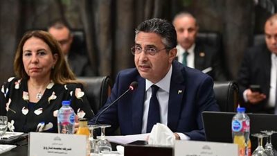 وزير التموين يؤكد على ضرورة وفرة وجودة السلع المطروحة للمواطنين بمدينة الشروق