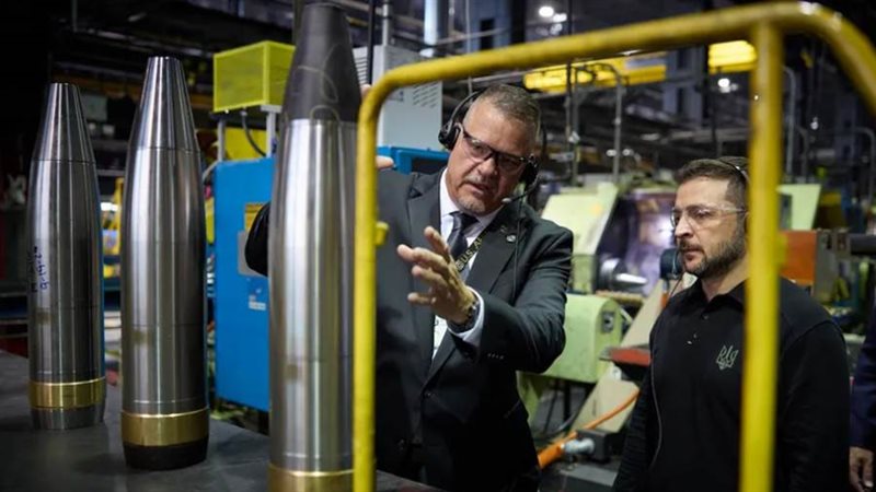 زيارة زيلينسكي للمصنع