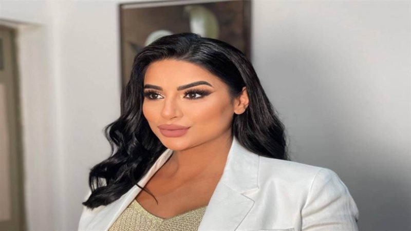 الفنانة جوري بكر