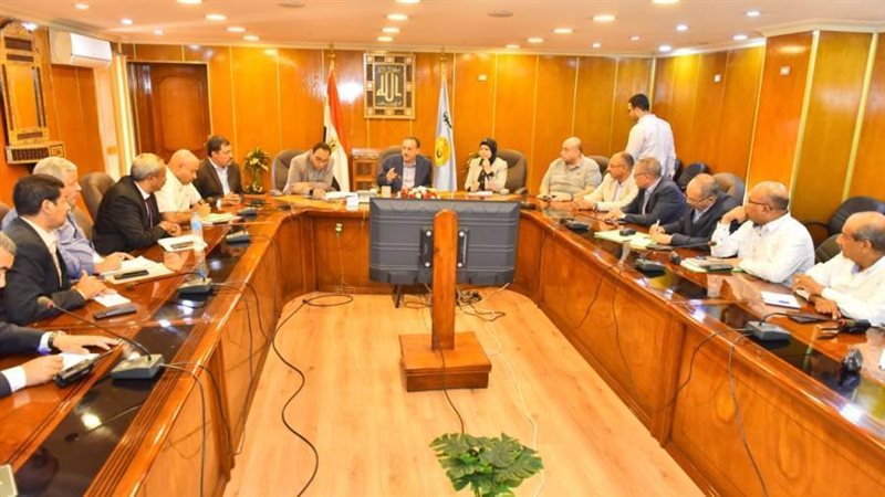 إجتماع محافظ أسيوط