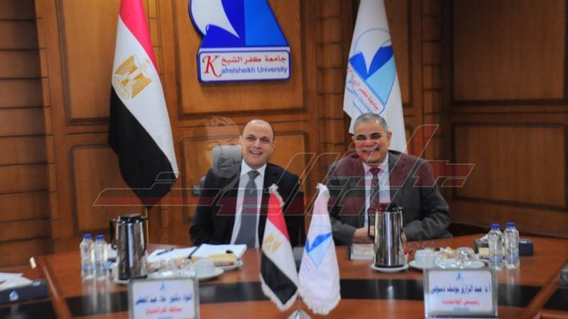 خلال انعقاد المجلس