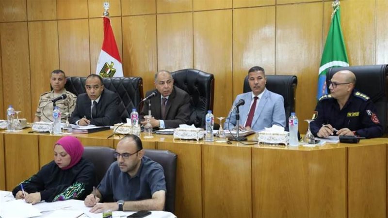 محافظ المنيا خلال