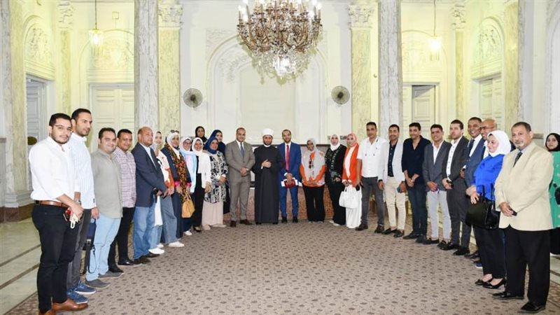 وزير الاوقاف مع مسؤولي