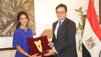 وزير الثقافة يُكرم السوبرانو المصرية العالمية 