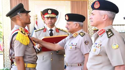 القائد العام للقوات المسلحة  يشهد حفل تخرج الدفعة 166 من كلية الضباط الاحتياط