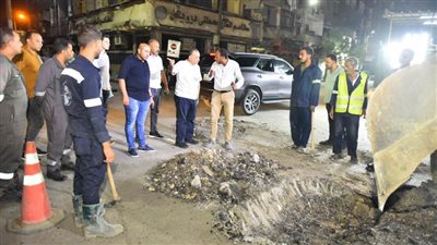 محافظ أسيوط يتفقد أعمال رفع غرف محابس الصرف الصحي بشارع سعد زغلول بحي غرب لسهولة التحكم بها 