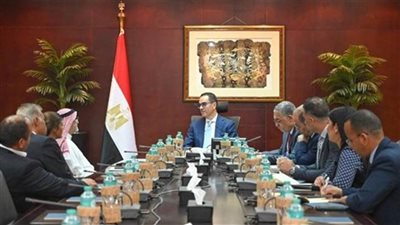 وزير الاستثمار والتجارة الخارجية يلتقي 