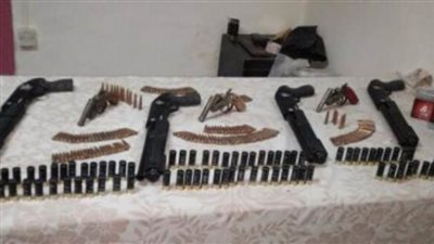 القبض على عاطل بحوزته أسلحة بالمرج خزنها لإيذاء جيرانه