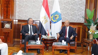 رئيس جامعة دمنهور: حريصون على تطوير منظومة الطلاب الوافدين 