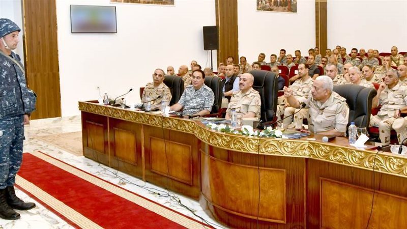 أثناء حضور وزير الدفاع