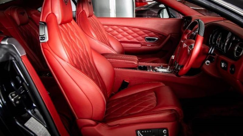 الكراسي الجلد في