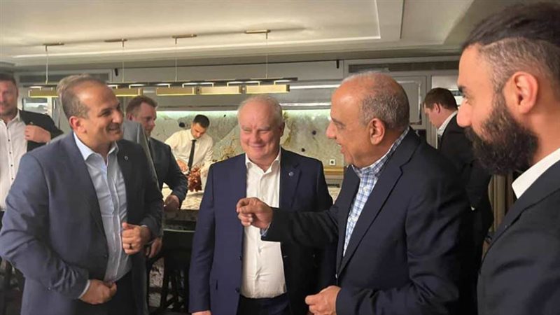 وزير الكهرباء يلتقي