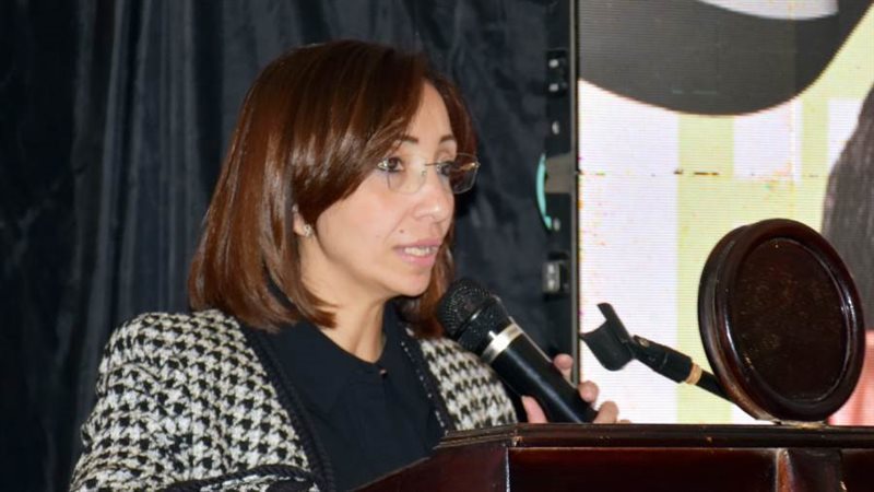 محافظ البحيرة خلال